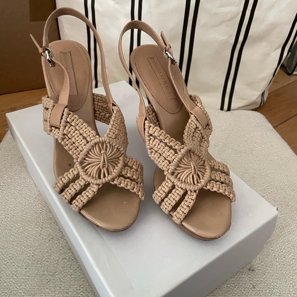7W Banana Republic Resse Heels (Nude)
